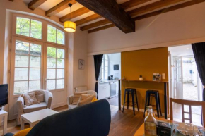 Maison au pied du Château-Cour-Proche Centre Ville